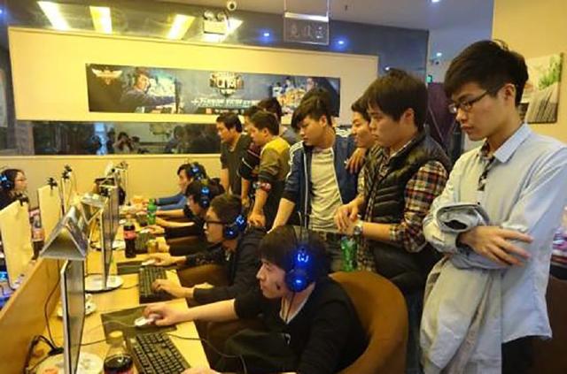 LGD Gaming 恭喜中路选手 xqw 出道两周年：坚定地走在自己的舞台上